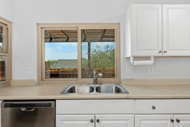 757 Nob Circle, Vista, CA 92084