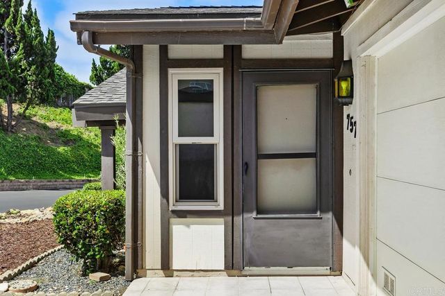 757 Nob Circle, Vista, CA 92084