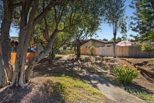 757 Nob Circle, Vista, CA 92084