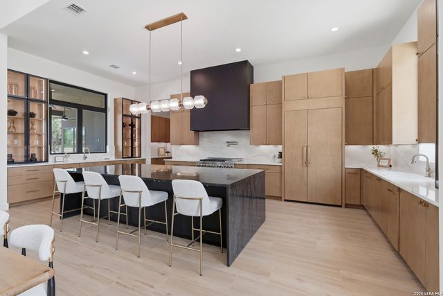 200 Easy Money, Boerne, TX 78006