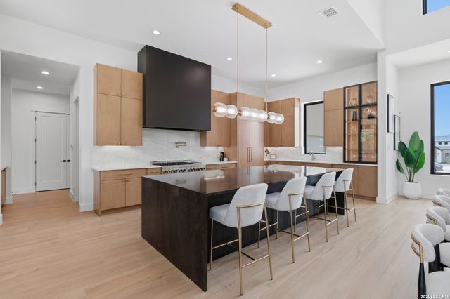 200 Easy Money, Boerne, TX 78006