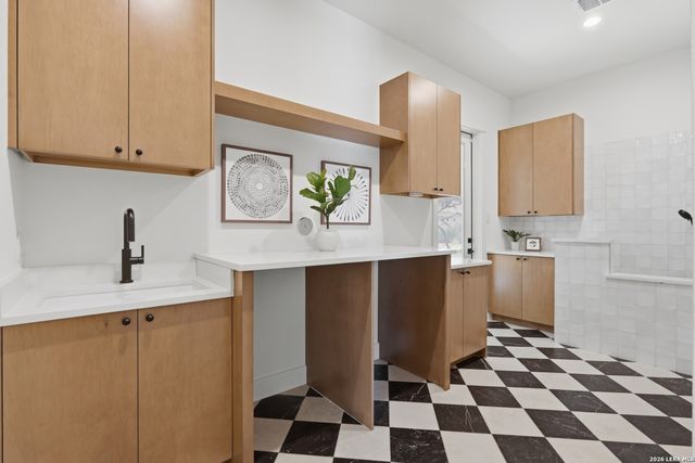200 Easy Money, Boerne, TX 78006