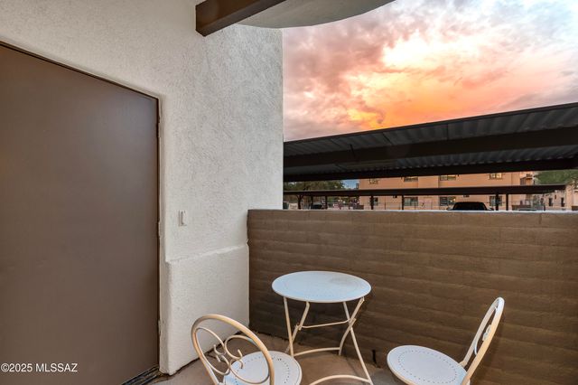 2010 E River Rd Unit 102, Tucson, AZ 85718