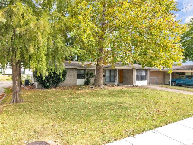 812 W Grubb Drive, Mesquite, TX 75149