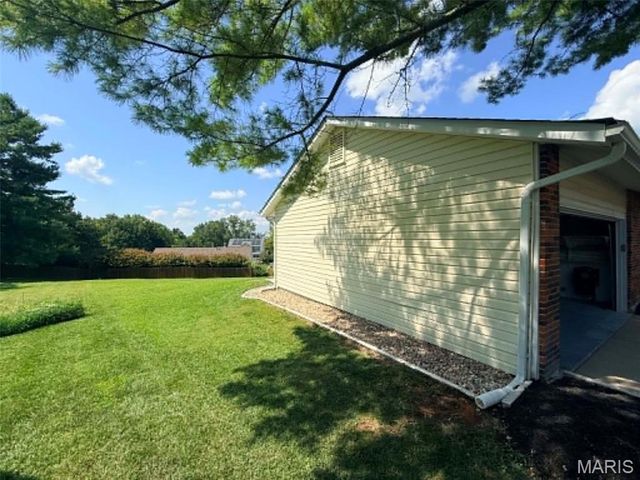 1068 Apricot Drive, St Charles, MO 63301
