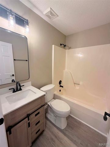 1068 Apricot Drive, St Charles, MO 63301