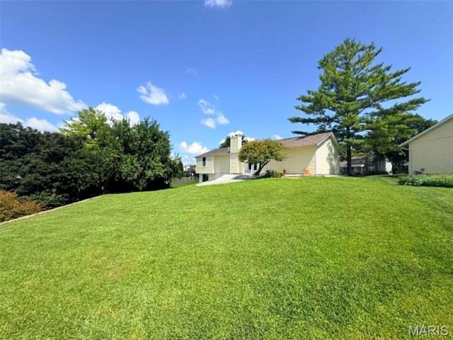 1068 Apricot Drive, St Charles, MO 63301
