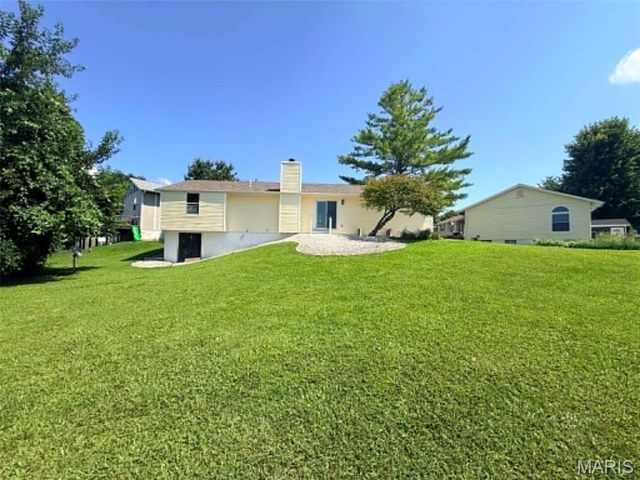 1068 Apricot Drive, St Charles, MO 63301