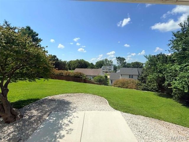 1068 Apricot Drive, St Charles, MO 63301