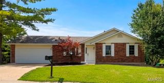 1068 Apricot Drive, St Charles, MO 63301