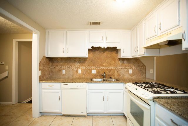 10 Willow Oak Loop, Maumelle, AR 72113