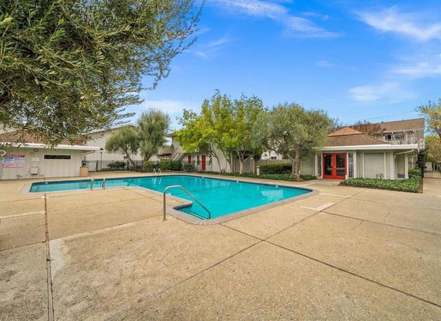255 S Rengstorff Avenue 2, Mountain View, CA 94040