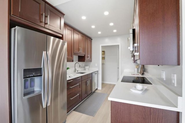 255 S Rengstorff Avenue 2, Mountain View, CA 94040