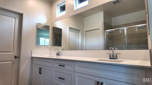 8425 Estes Park Street, Bakersfield, CA 93314