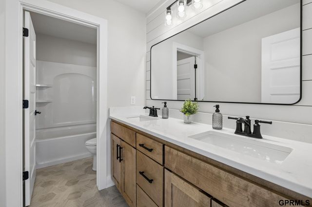 12383 Fenwick Street, Papillion, NE 68046