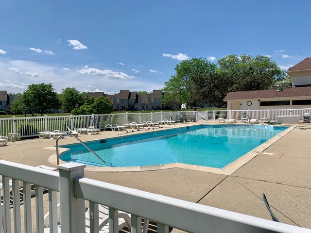 13200 W Heiden Circle 2209, Lake Bluff, IL 60044