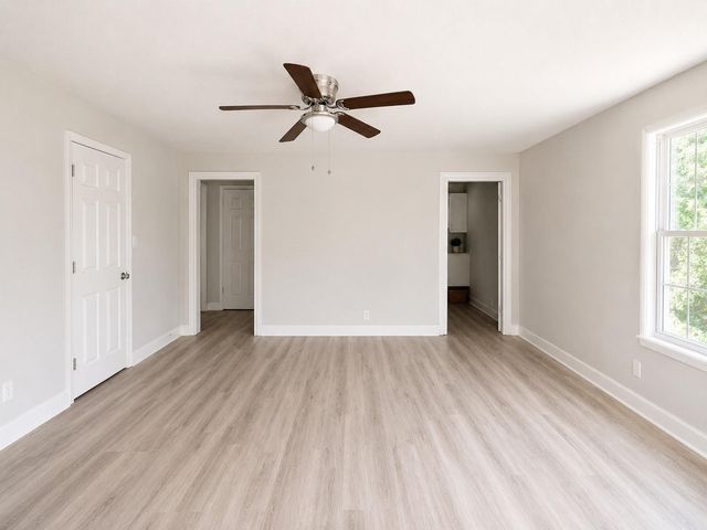 106 S 6th Street B, Highlands, TX 77562