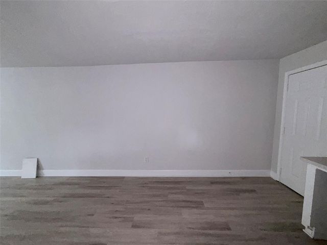 106 S 6th Street B, Highlands, TX 77562