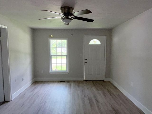 106 S 6th Street B, Highlands, TX 77562