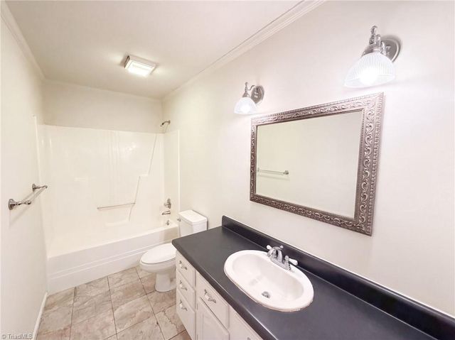 200 Ridgelea Court, Winston-salem, NC 27104