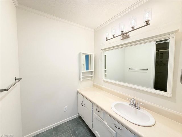 200 Ridgelea Court, Winston-salem, NC 27104