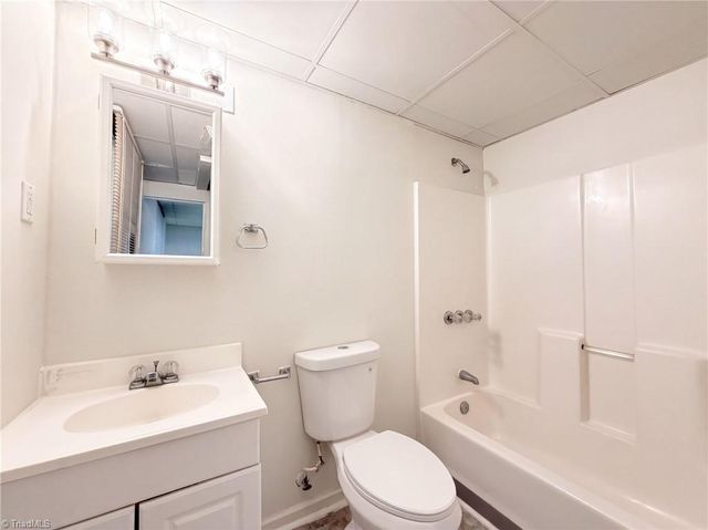 200 Ridgelea Court, Winston-salem, NC 27104