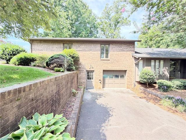 200 Ridgelea Court, Winston-salem, NC 27104