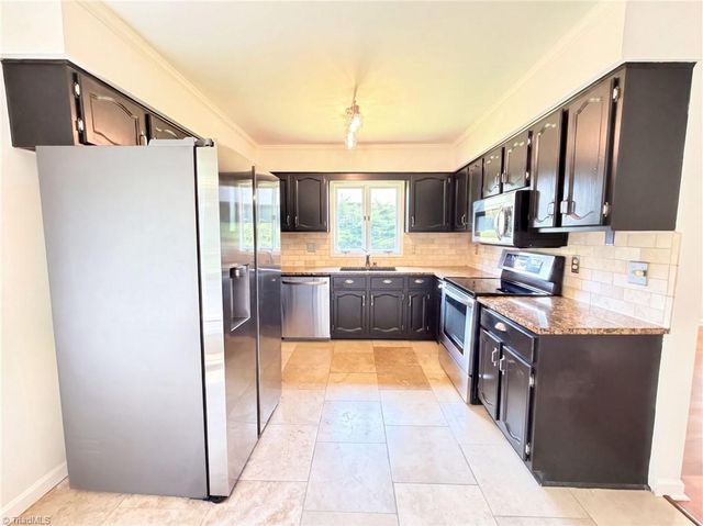 200 Ridgelea Court, Winston-salem, NC 27104