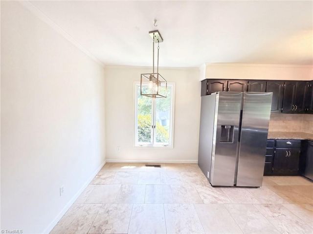200 Ridgelea Court, Winston-salem, NC 27104