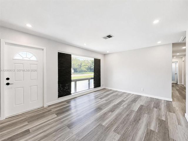 6601 NW 9th Street, Plantation, FL 33317