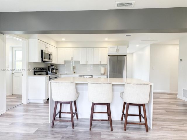 6601 NW 9th Street, Plantation, FL 33317