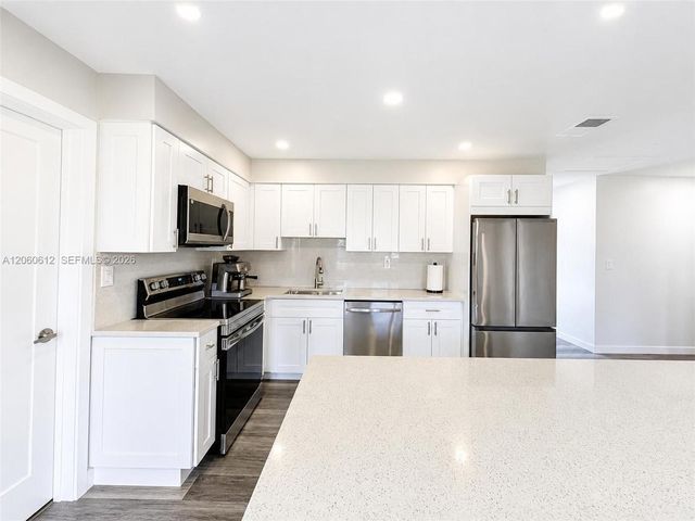 6601 NW 9th Street, Plantation, FL 33317