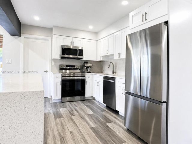 6601 NW 9th Street, Plantation, FL 33317