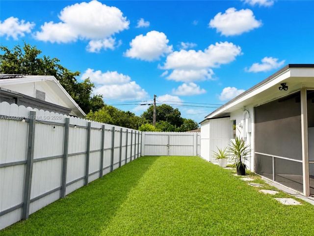 6601 NW 9th Street, Plantation, FL 33317