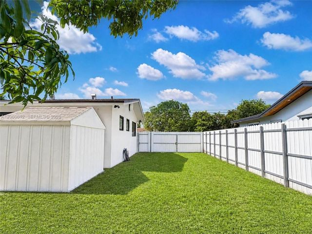 6601 NW 9th Street, Plantation, FL 33317