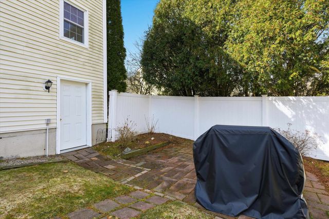 87 Overledge Extension, Derry, NH 03038