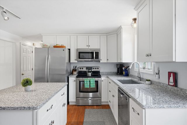 87 Overledge Extension, Derry, NH 03038