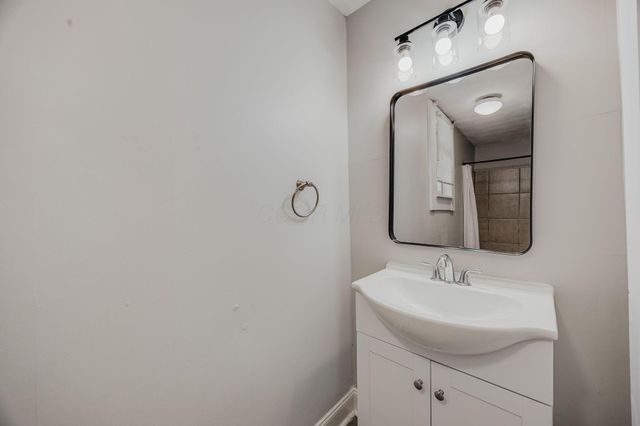 144 Cedar Alley, Columbus, OH 43215
