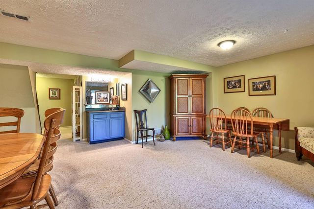 174 Shaker Heights Lane, Crestview Hills, KY 41017