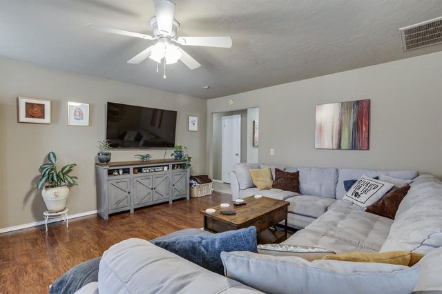 401 Cherryvale Road, Edmond, OK 73003