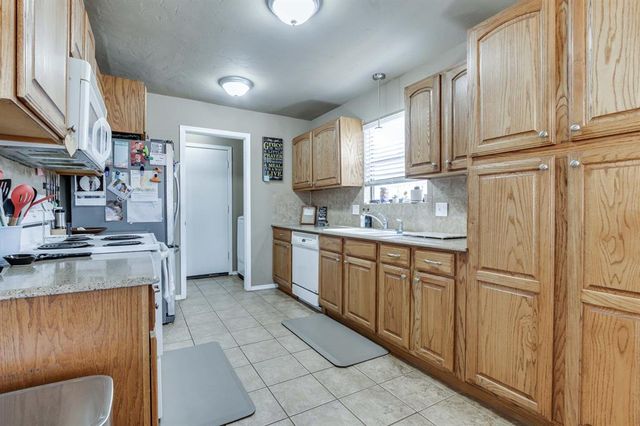 401 Cherryvale Road, Edmond, OK 73003