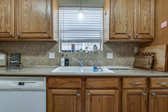 401 Cherryvale Road, Edmond, OK 73003