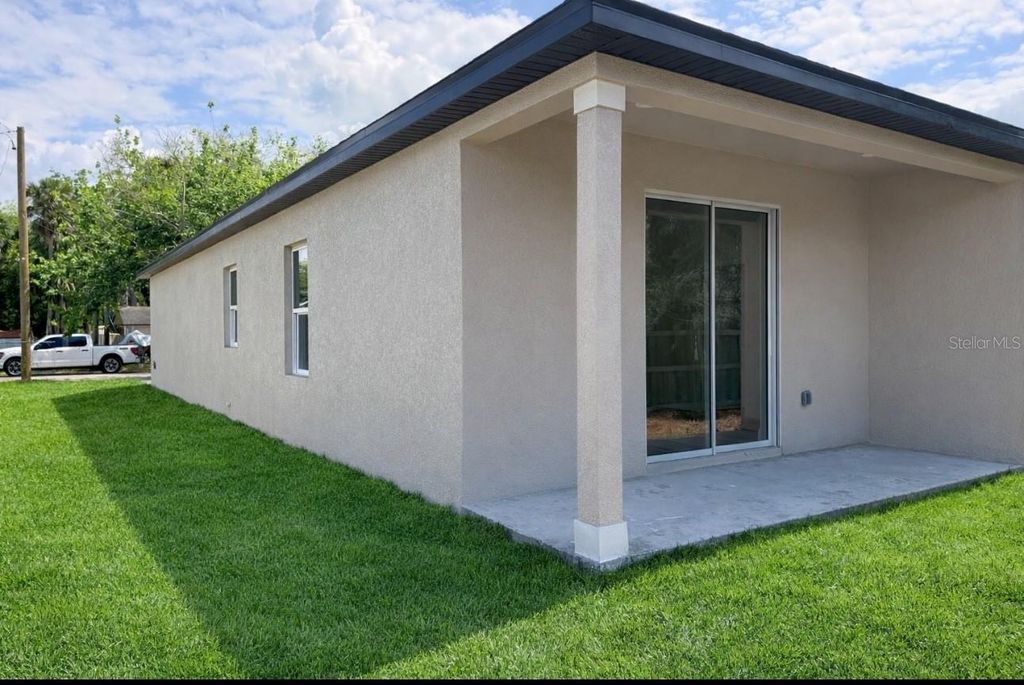 Image 5 of property listing at 1606 PEACH AVENUE, Sanford, FL 32771