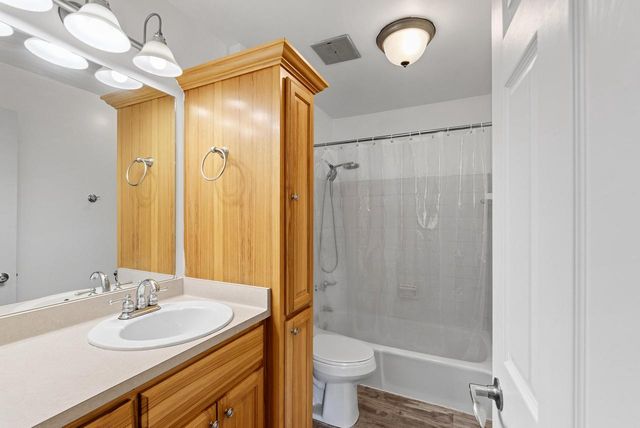 W168N11487 El Camino DRIVE, Germantown, WI 53022