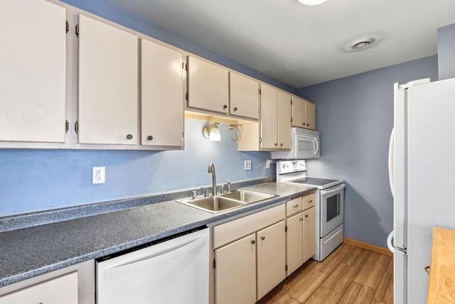 W168N11487 El Camino DRIVE, Germantown, WI 53022