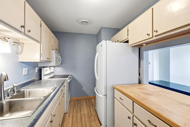 W168N11487 El Camino DRIVE, Germantown, WI 53022