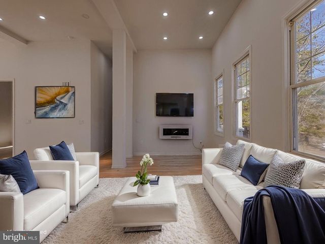 242 HOLLOW RD, Skillman, NJ 08558