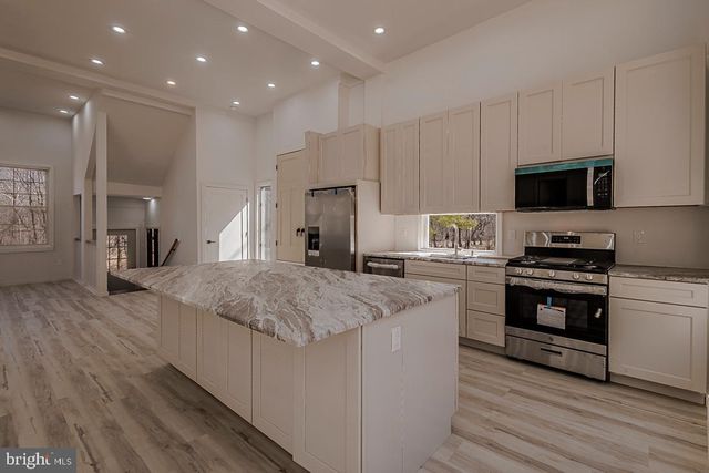 242 HOLLOW RD, Skillman, NJ 08558