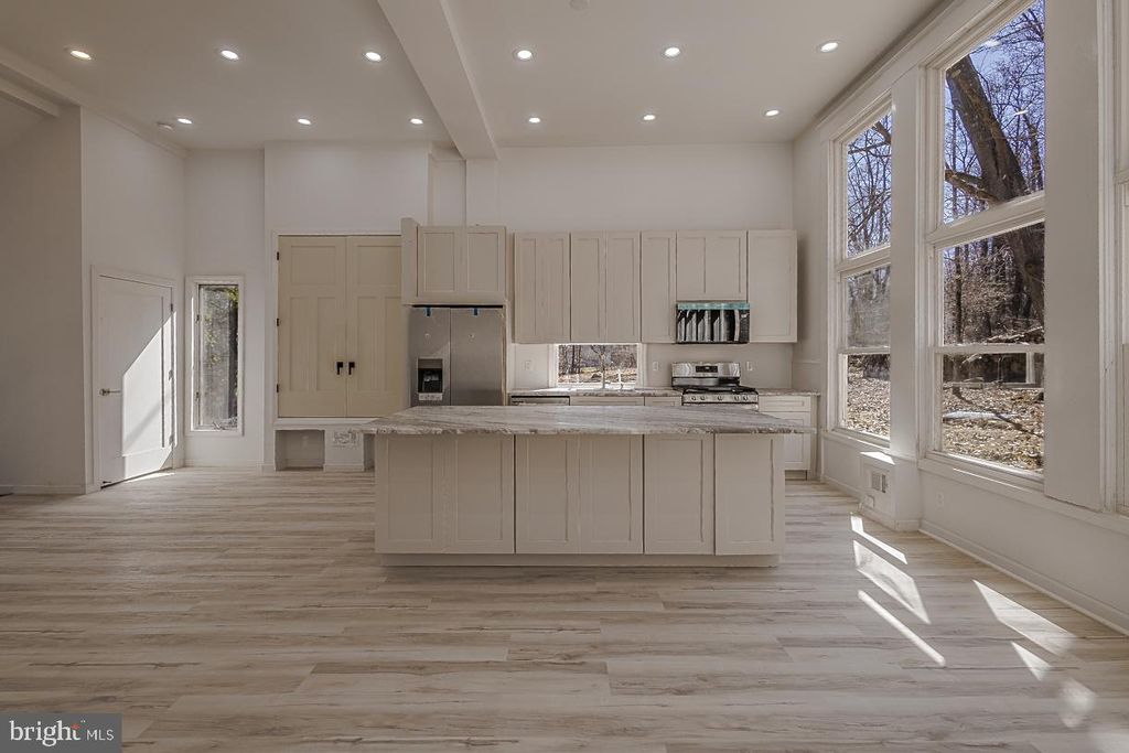 242 HOLLOW RD, Skillman, NJ 08558
