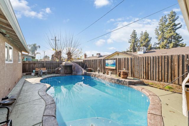 2527 S Linda Vista Street, Visalia, CA 93277